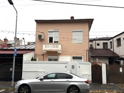 Birou sau locuinta 3 camere casa renovata Parcul Carol