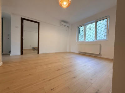 Inchiriere 3 camere renovat Universitate Calea Victoriei Bloc Romarta